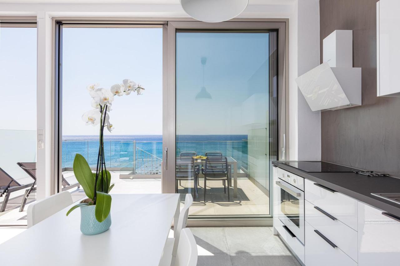 Aelia Seascape Apartments Плакиас Екстериор снимка