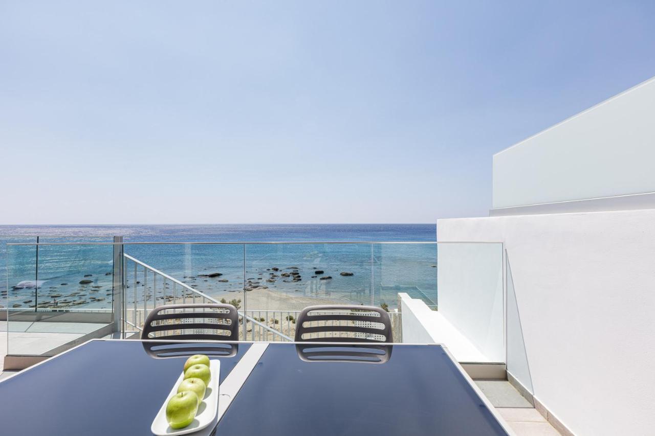 Aelia Seascape Apartments Плакиас Екстериор снимка