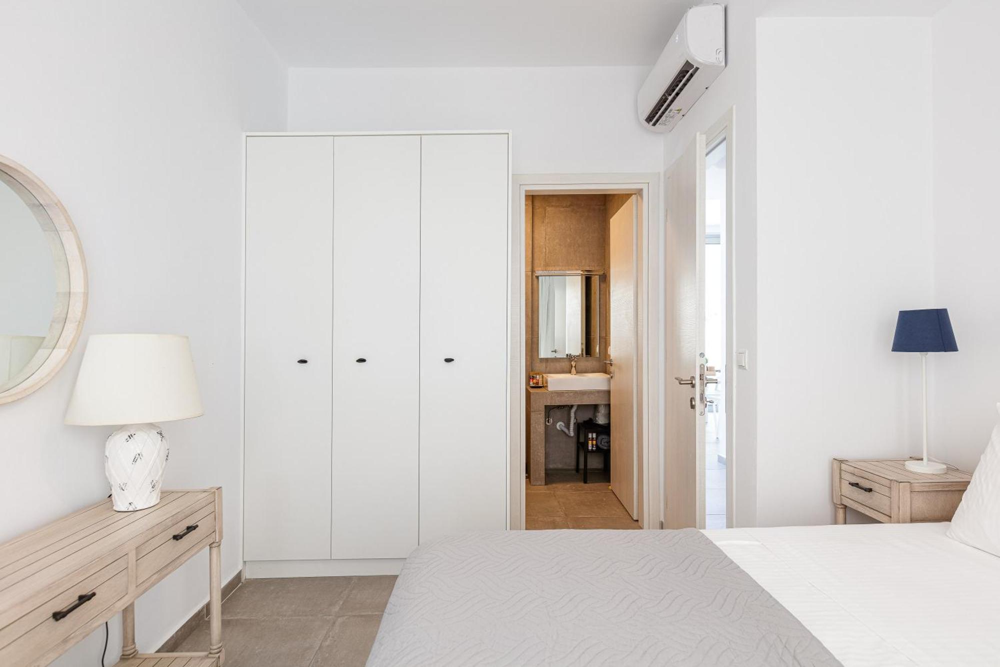 Aelia Seascape Apartments Плакиас Екстериор снимка