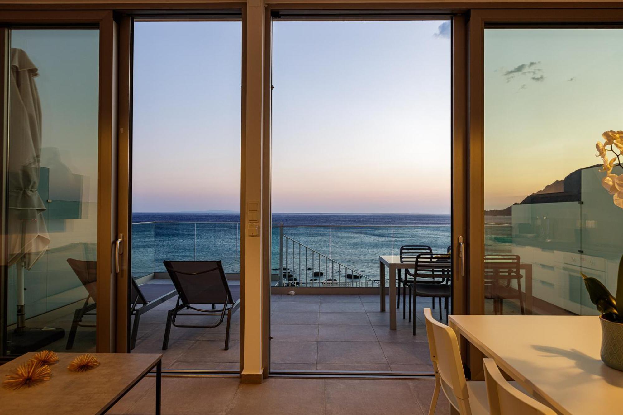 Aelia Seascape Apartments Плакиас Екстериор снимка